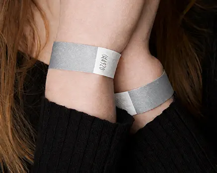 Silberne Tyvek-Einlassbänder