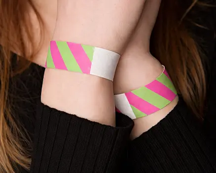 Grün-pink gestreifte Tyvek-Einlassbänder