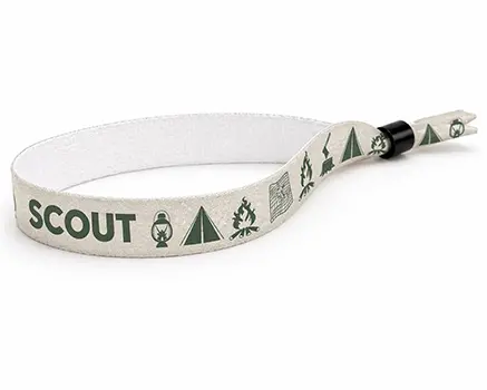 Outdoor-Festivalbändchen mit Camping- und Pfadfinderdesign